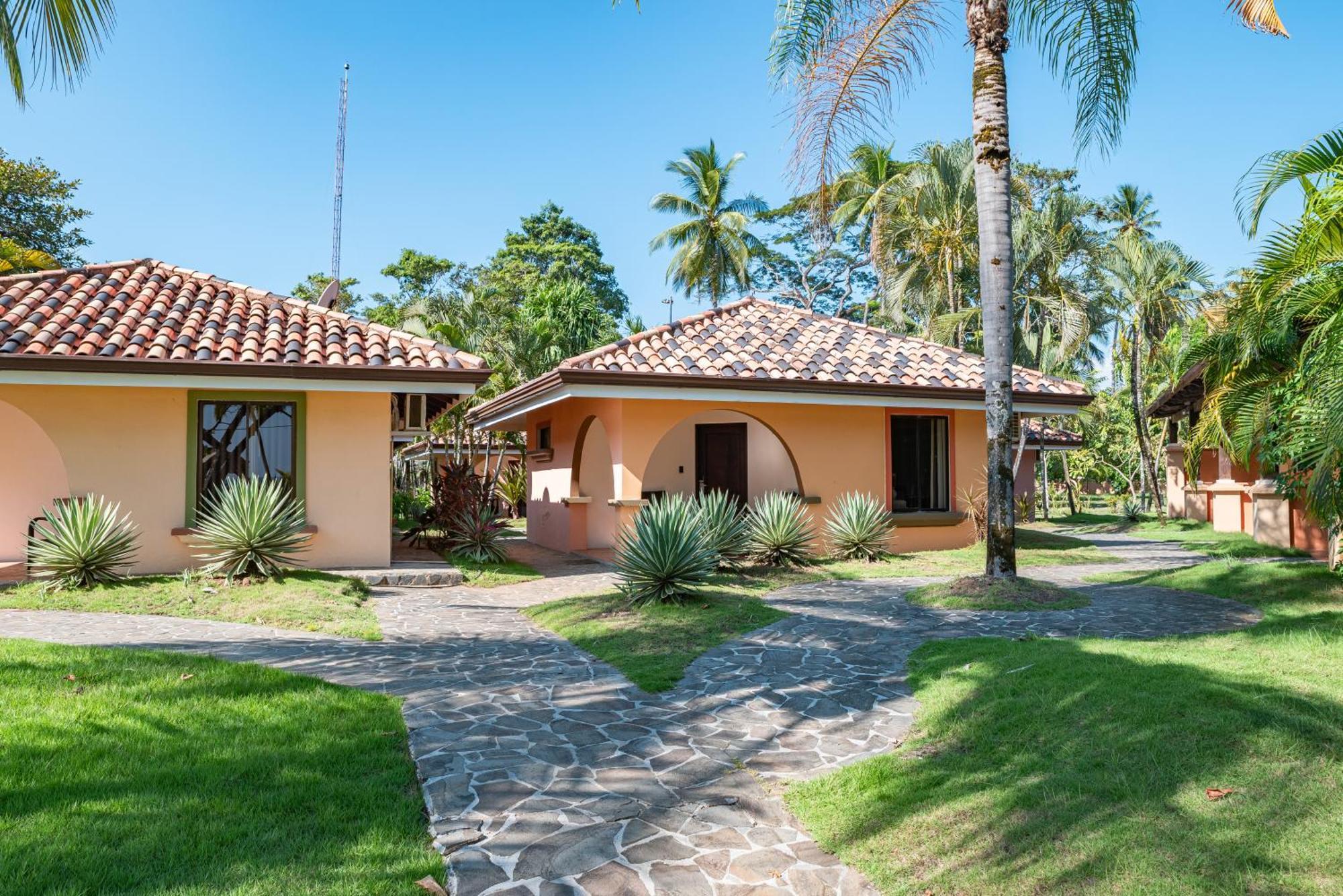 Sunset Del Mar Beach Resort Esterillos Este Exterior photo